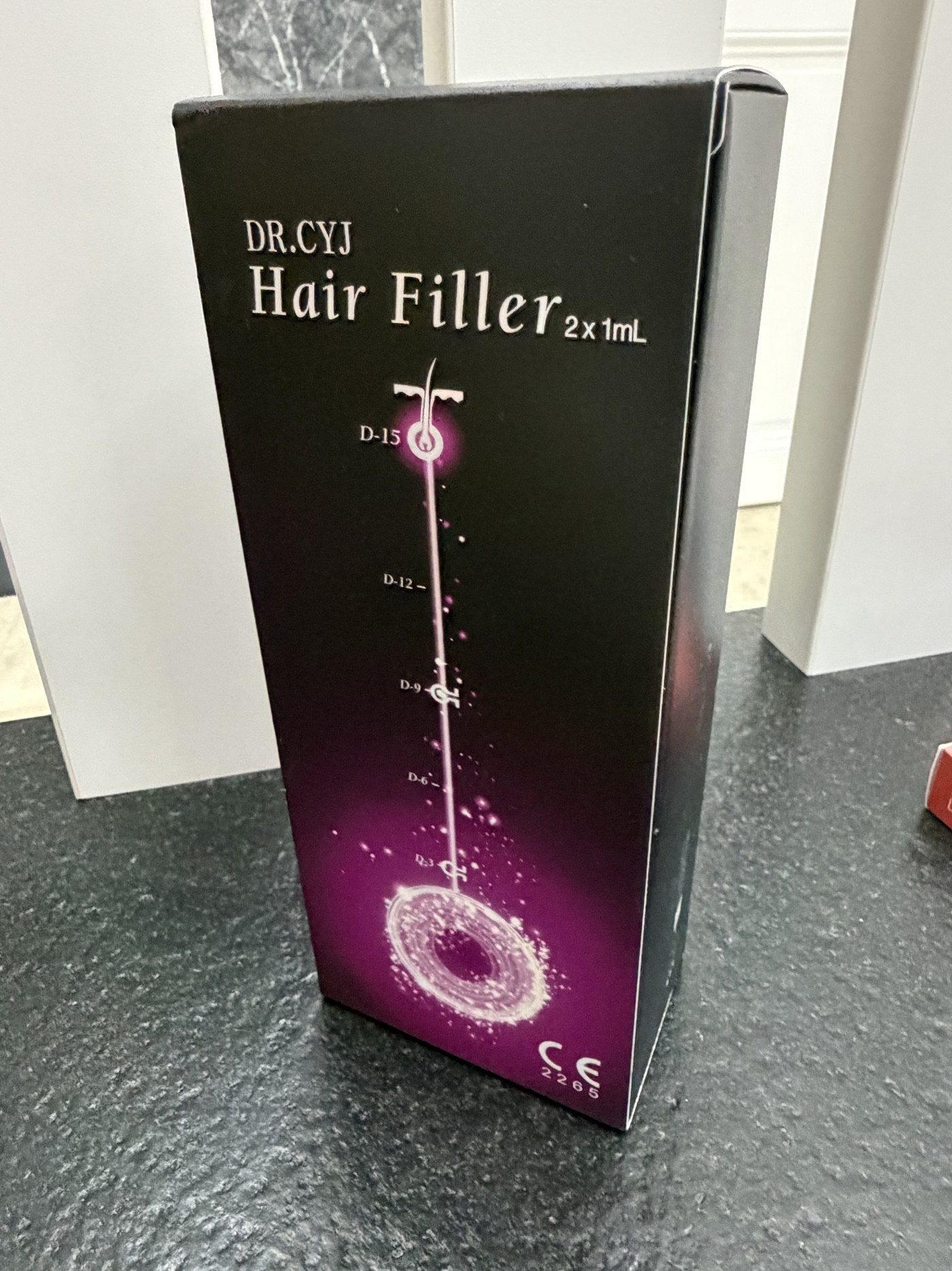 Originální balení DR.CYJ Hair Filler 2 × 1 ml na pracovní desce v ordinaci Fresh Vibes Beauty