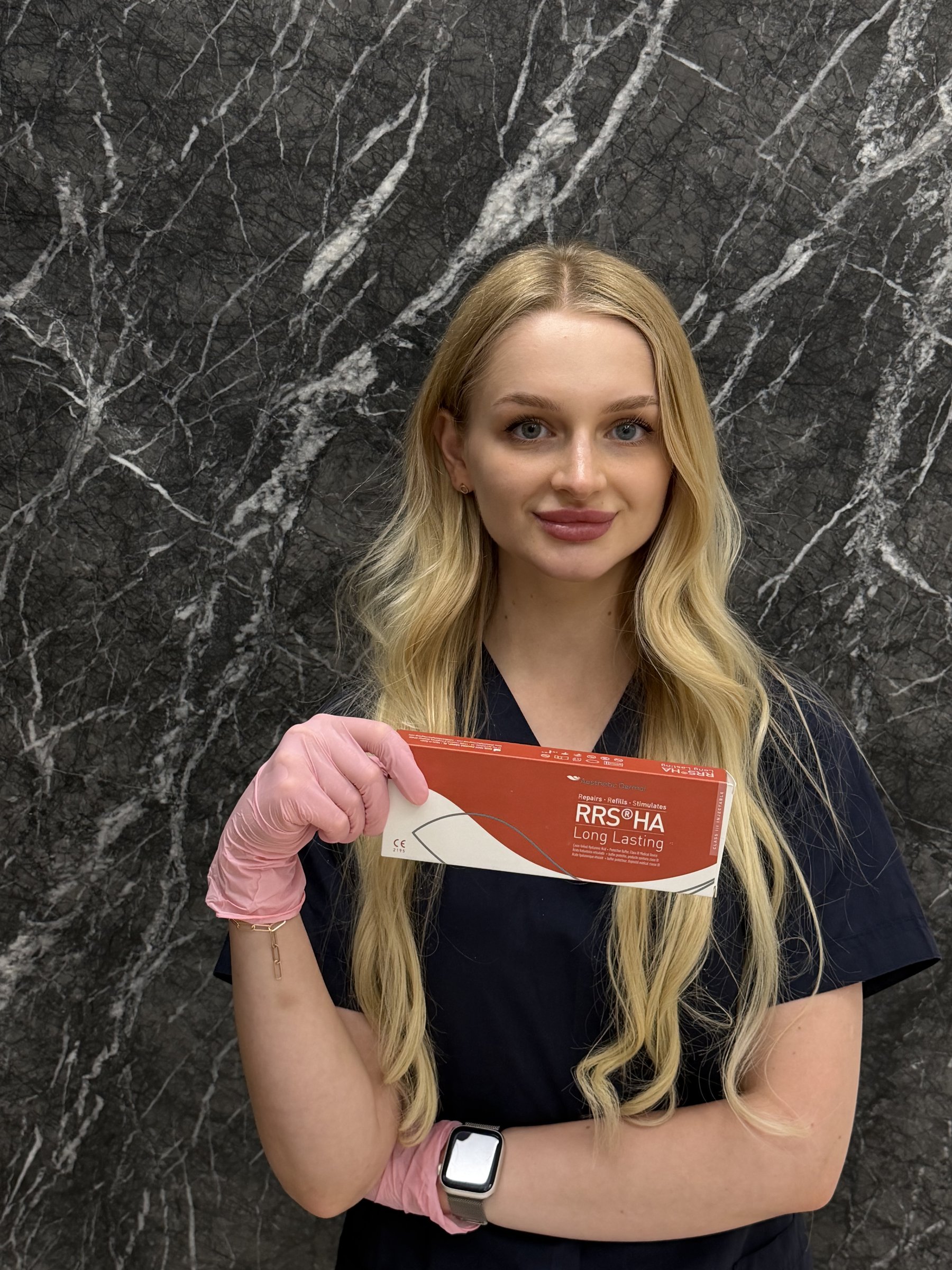 Косметолог Fresh Vibes Beauty с препаратом RRS HA Long Lasting, Прага 1